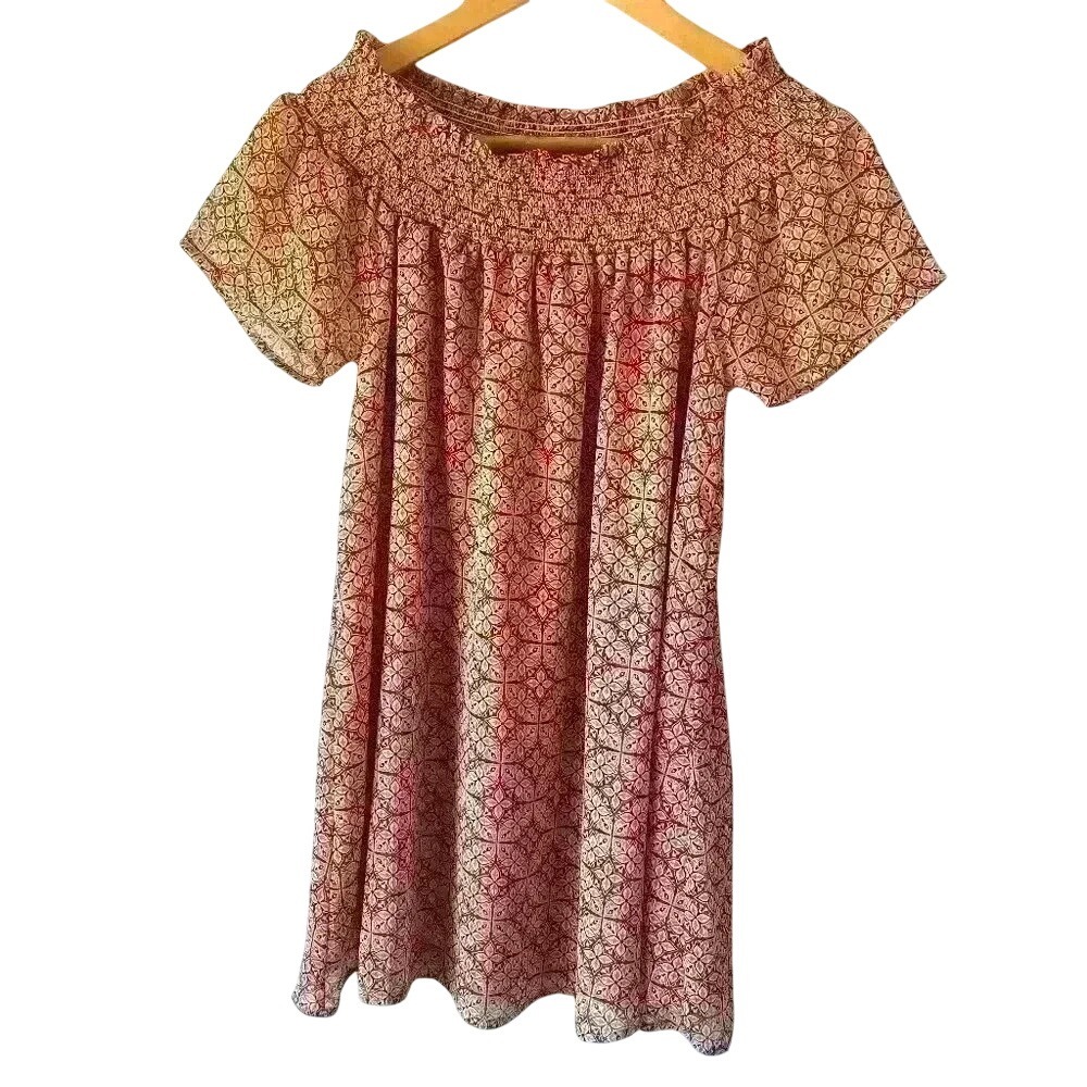 En Creme Red White Abstract Smocked Collar Flowy Sleeve Blouse Size Small